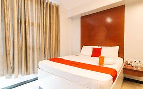 RedDoorz near Bambang Station